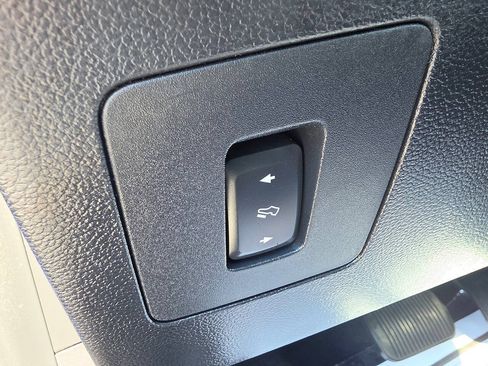 Used 2015 Ford F150 Lariat w/ Equipment Group 502A Luxury AWD/4WD image 41