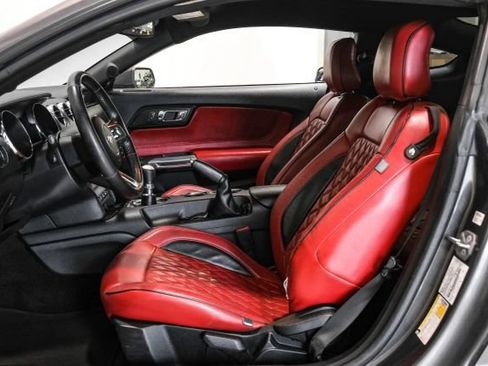 Used 2017 Ford Mustang Coupe RWD image 5