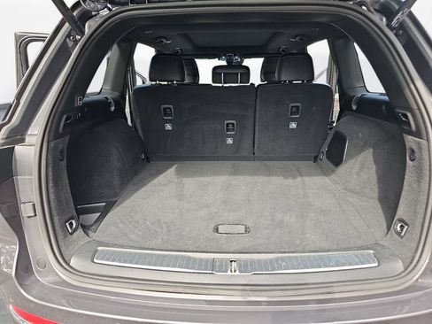 Used 2023 Jeep Grand Cherokee Overland w/ Luxury Tech Group IV AWD/4WD image 12