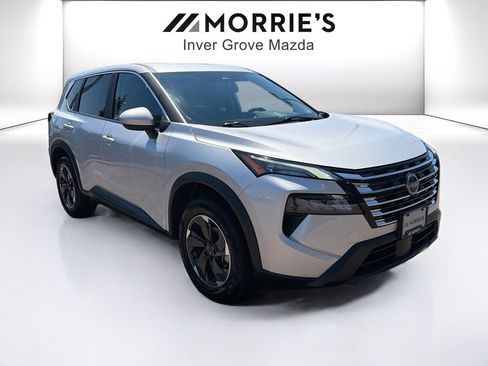 Used 2025 Nissan Rogue SV AWD/4WD image 3