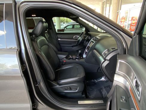Used 2019 Ford Explorer Limited w/ Ford Safe & Smart Package AWD/4WD image 47