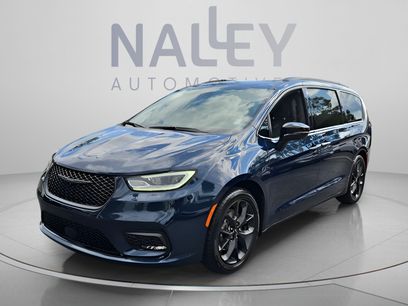 Used 2025 Chrysler Pacifica Limited