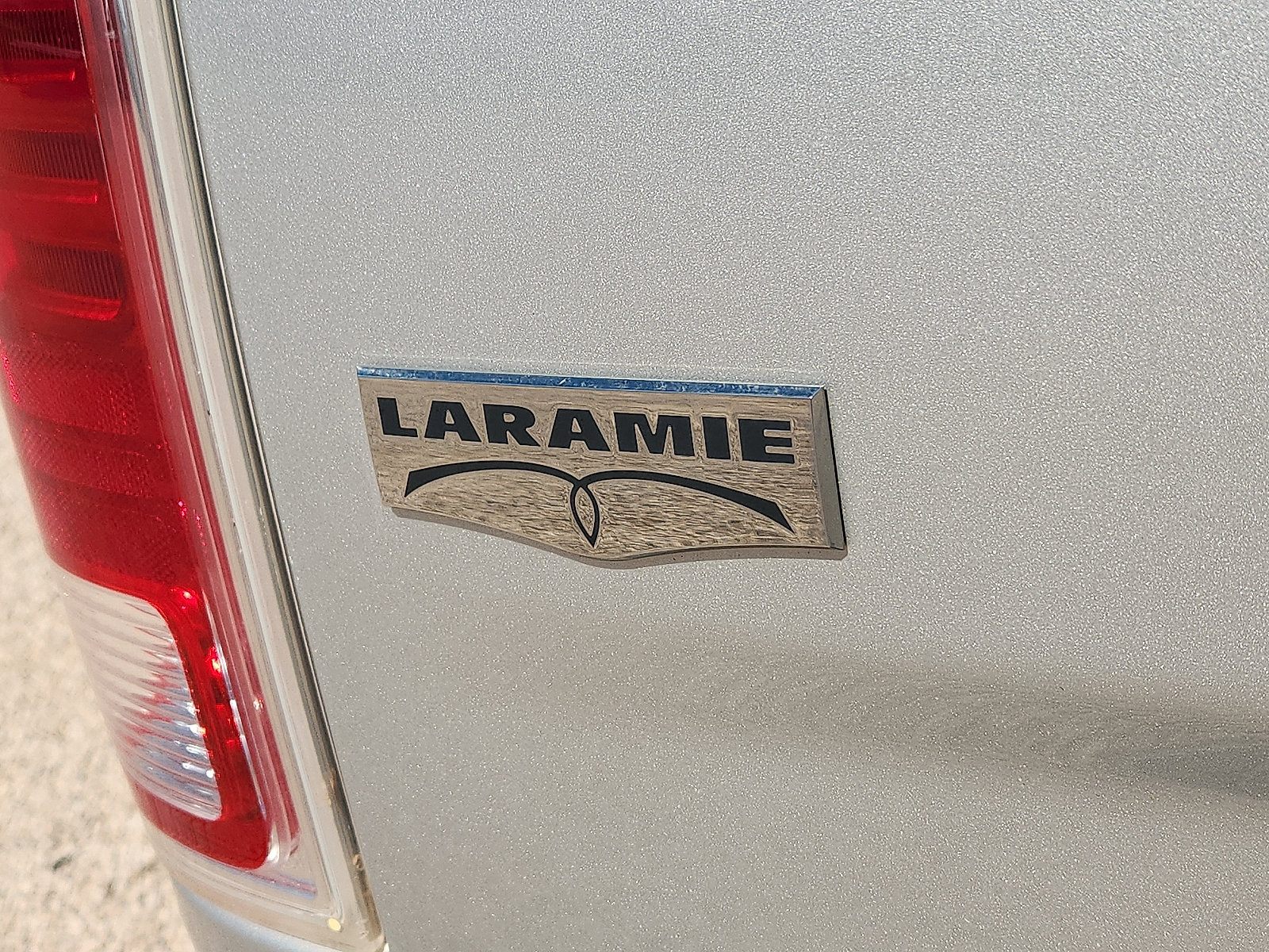 Used 2016 RAM 2500 Laramie AWD/4WD image 9