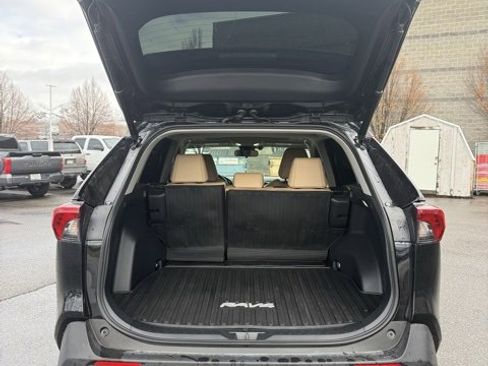 Used 2023 Toyota RAV4 XLE Premium image 10