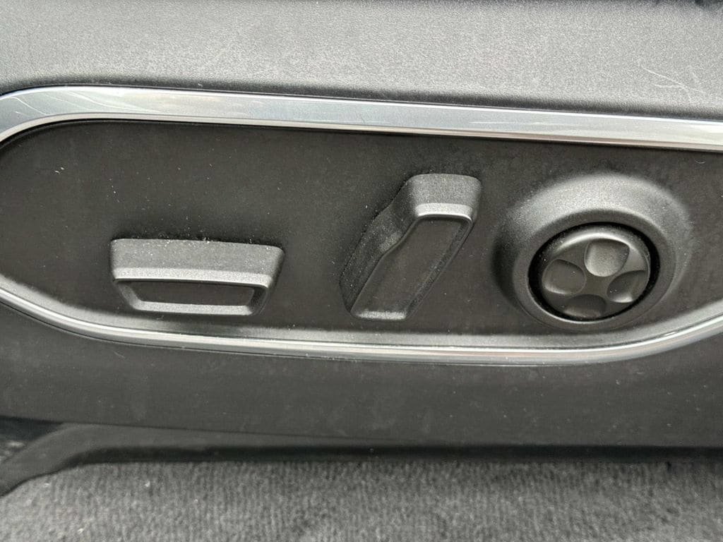 Used 2024 Jeep Wagoneer Series III AWD/4WD image 36