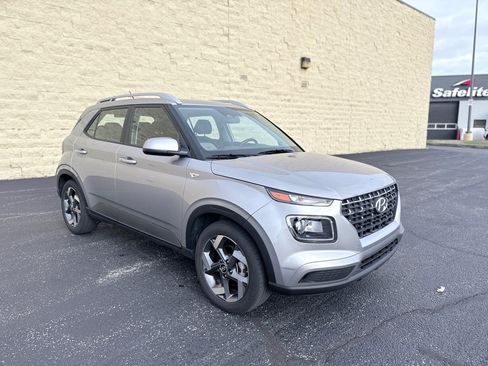 Used 2024 Hyundai Venue SEL image 7