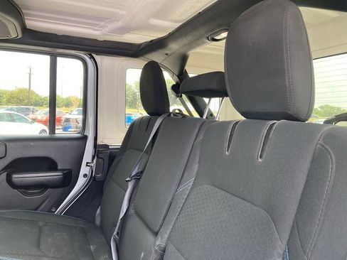 Used 2024 Jeep Wrangler Unlimited Rubicon 4xe AWD/4WD image 11