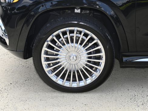 Used 2023 Mercedes-Benz Maybach GLS 600 4MATIC image 9