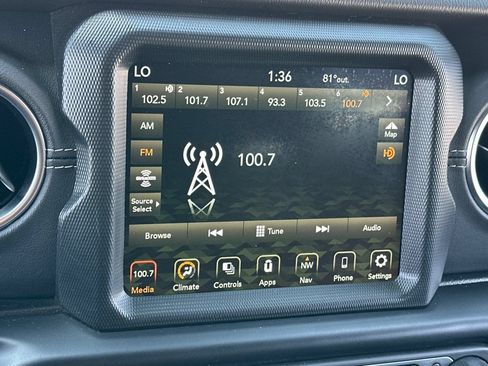 Used 2022 Jeep Wrangler Unlimited Sahara w/ Safety Group AWD/4WD image 24