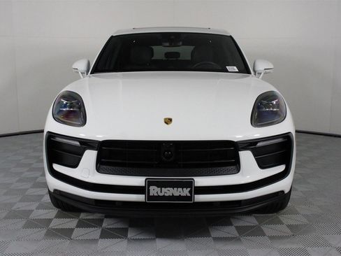 Used 2025 Porsche Macan image 10