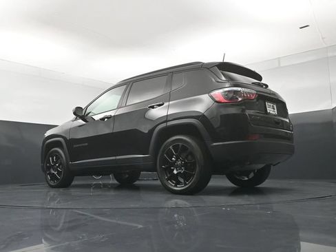 Used 2026 Jeep Compass Latitude AWD/4WD image 22