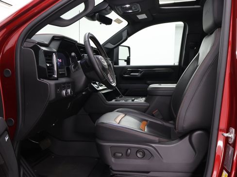 Used 2025 GMC Sierra 2500 AT4 w/ AT4 Premium Plus Package AWD/4WD image 8