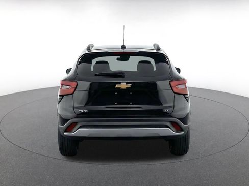 Used 2025 Chevrolet Trax LT FWD image 8