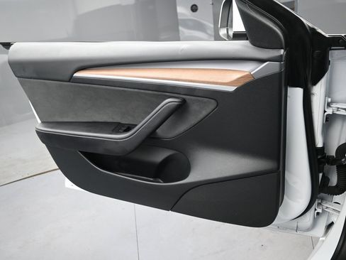 Used 2023 Tesla Model 3 Standard Range image 23