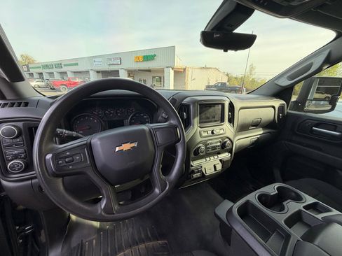 Used 2020 Chevrolet Silverado 2500 Custom w/ Custom Value Package AWD/4WD image 2
