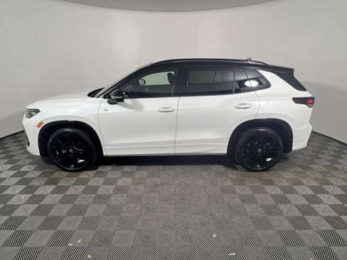 Used 2026 Volkswagen Tiguan SE R-Line FWD image 2