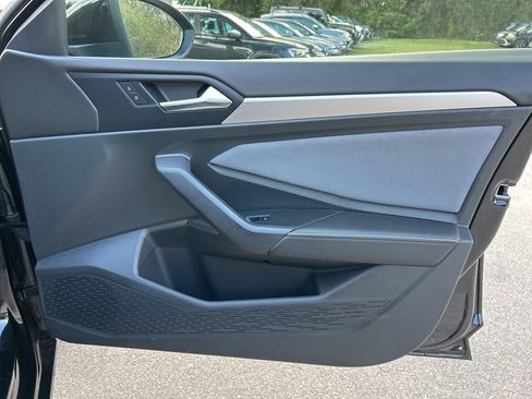 Used 2025 Volkswagen Jetta SE w/ Sunroof Package image 43