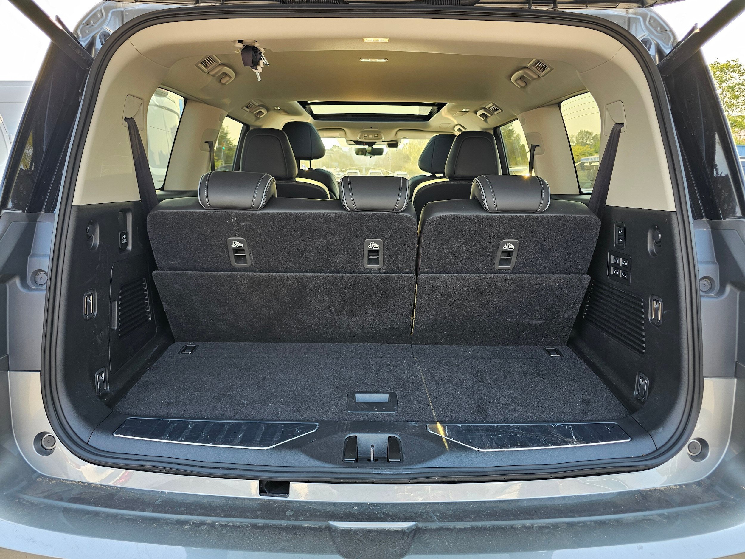 Used 2025 INFINITI QX80 Sensory AWD/4WD image 9