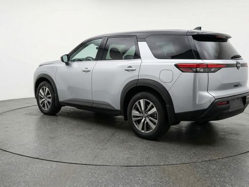 Used 2025 Nissan Pathfinder SV image 6