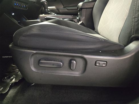 Used 2021 Toyota Tacoma TRD Sport w/ Technology Package image 28