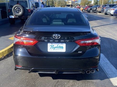 Used 2018 Toyota Camry SE image 7