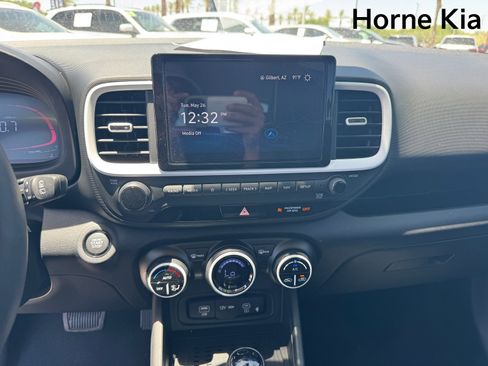 Used 2025 Hyundai Venue Limited FWD image 19