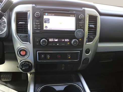 Used 2018 Nissan Titan PRO-4X AWD/4WD image 22
