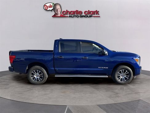 Used 2024 Nissan Titan SV image 7