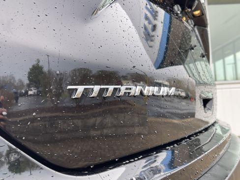 Used 2024 Ford Edge Titanium image 13