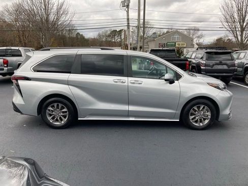 Certified 2024 Toyota Sienna XLE image 12