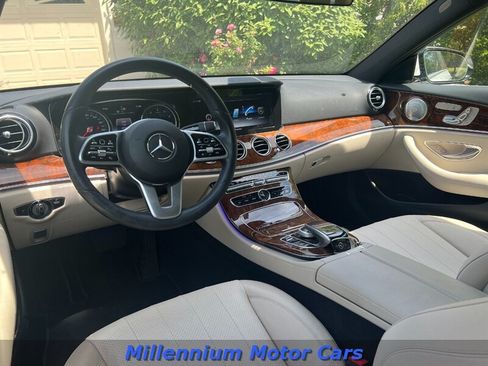 Used 2019 Mercedes-Benz E 300 4MATIC image 2