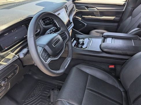 Used 2024 Jeep Wagoneer Series II w/ Flexible Seating Group AWD/4WD image 18