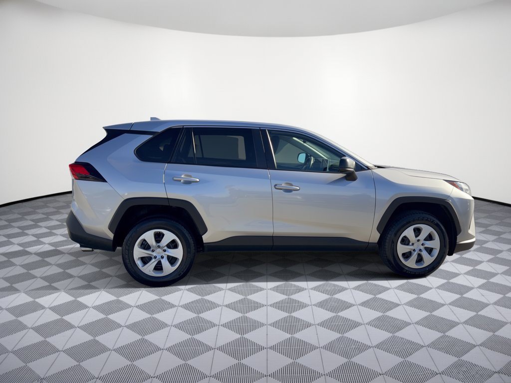 Used 2025 Toyota RAV4 LE AWD/4WD image 8