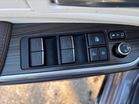 Used 2021 Toyota Sienna Platinum image 9