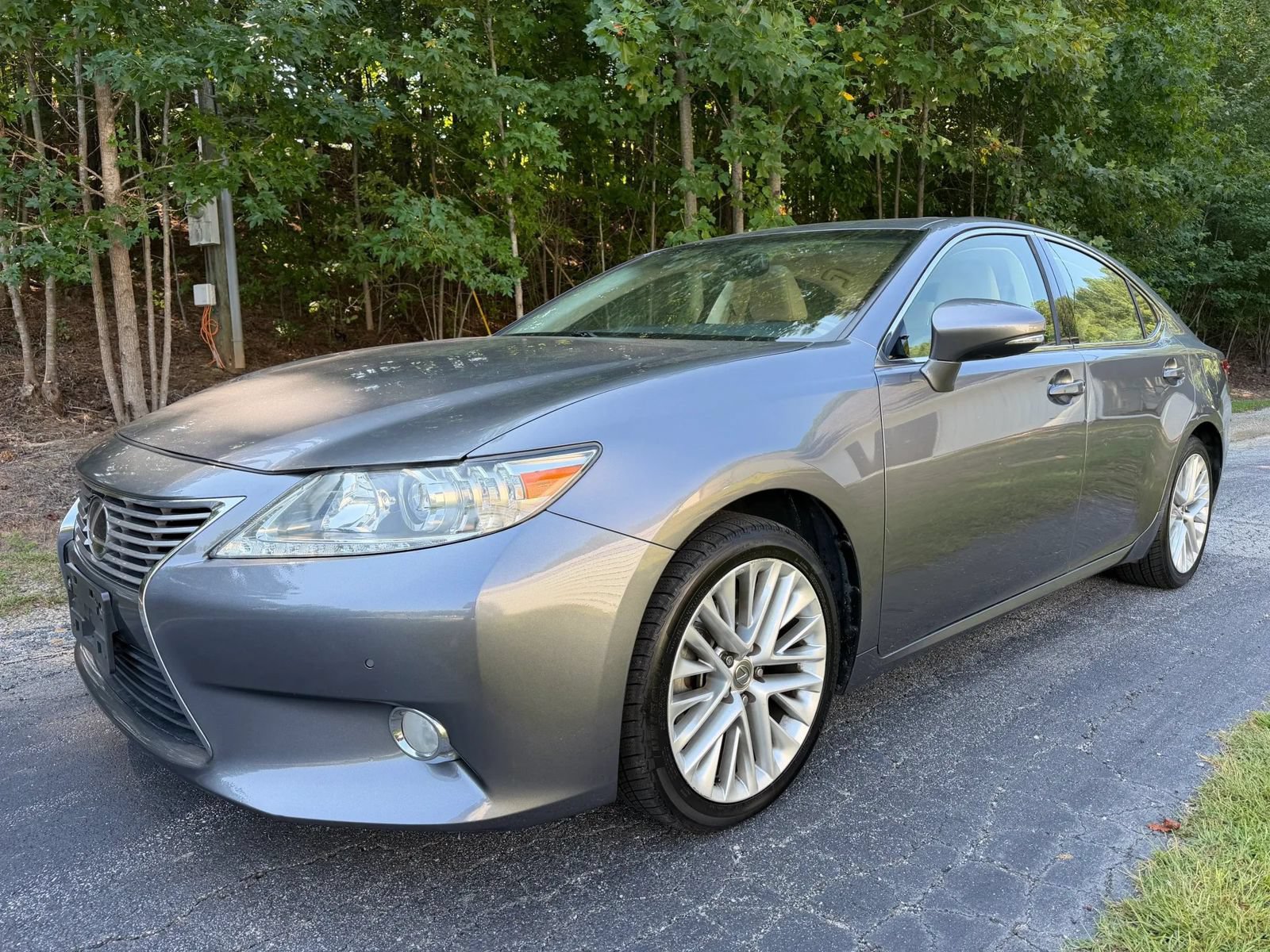 Used 2013 Lexus ES 350 w/ Luxury Pkg FWD image 2