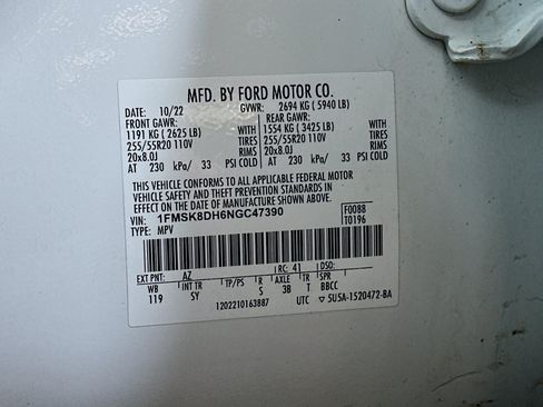 Used 2022 Ford Explorer XLT w/ Equipment Group 202A AWD/4WD image 32