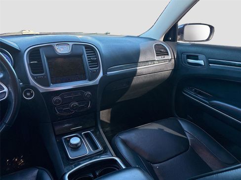 Used 2020 Chrysler 300 Limited image 26