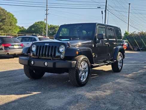 Used 2014 Jeep Wrangler Unlimited Sahara w/ Dual Top Group AWD/4WD image 2