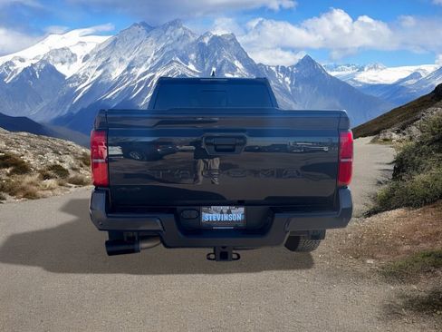 Used 2024 Toyota Tacoma TRD Off-Road w/ TRD Off Road Upgrade Package image 4