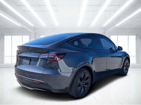 Used 2025 Tesla Model Y Long Range image 3