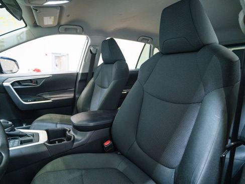 Used 2025 Toyota RAV4 LE AWD/4WD image 6