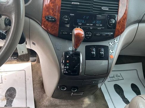 Used 2009 Toyota Sienna XLE Limited AWD/4WD image 4