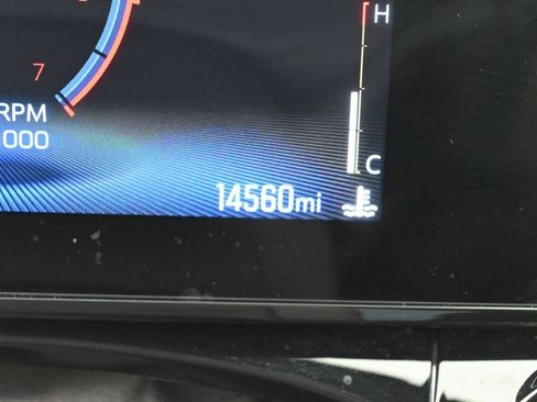 Used 2025 Chevrolet Trax RS FWD image 25