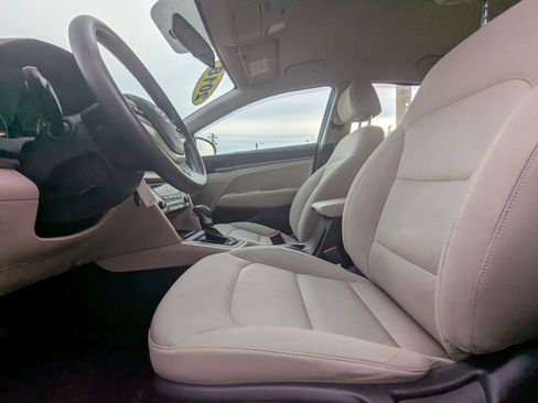 Used 2018 Hyundai Elantra SE image 15