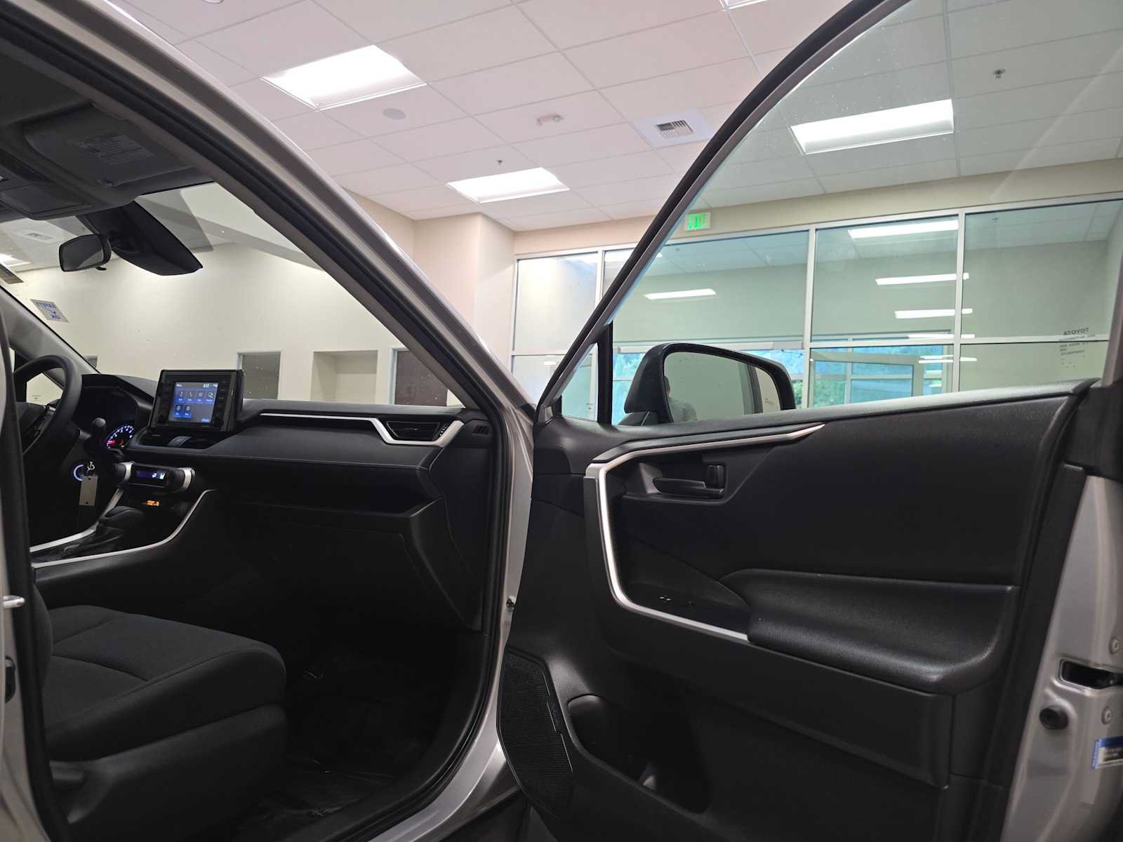 Used 2020 Toyota RAV4 LE w/ All Weather Liner Package FWD image 29