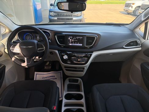 Used 2023 Chrysler Voyager LX FWD image 26