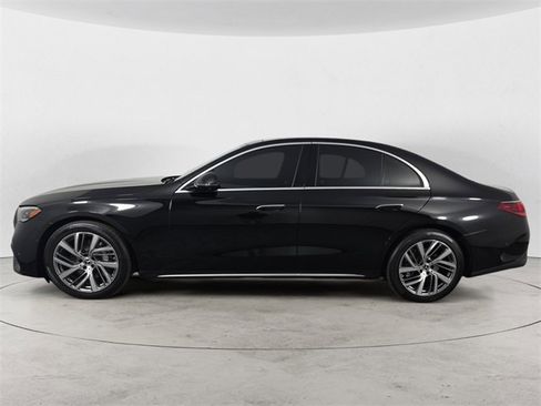 Used 2024 Mercedes-Benz E 350 4MATIC Sedan image 2