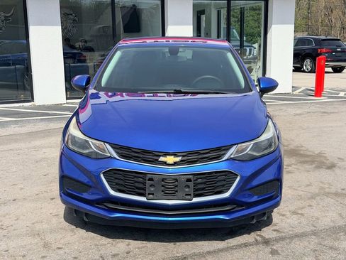 Used 2017 Chevrolet Cruze LT w/ Convenience Package FWD image 9