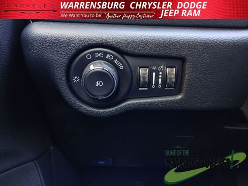 New 2026 Chrysler Pacifica Select FWD image 33