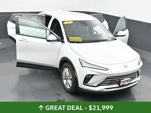 Used 2025 Buick Envista Preferred image 61